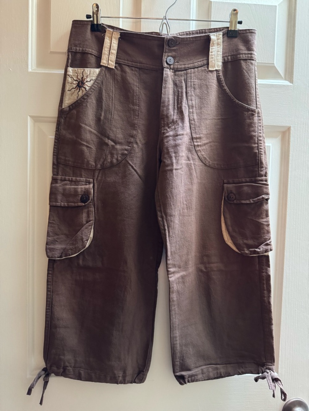 Kathmandu Imports Embroidered Sun Pocket Brown Cargo Cropped Pants Womens Medium - Picture 16 of 16